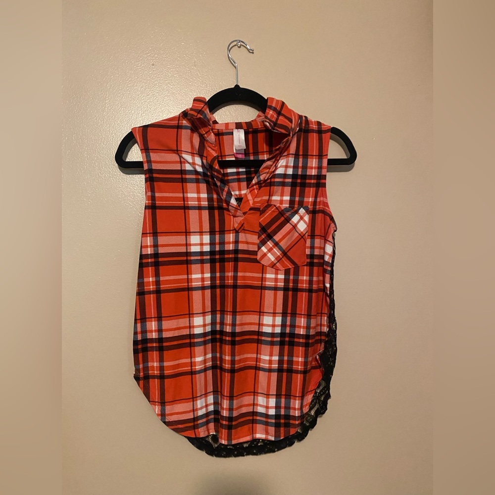 Cute, checkered tank top with mesh, see through back. Size: Small.